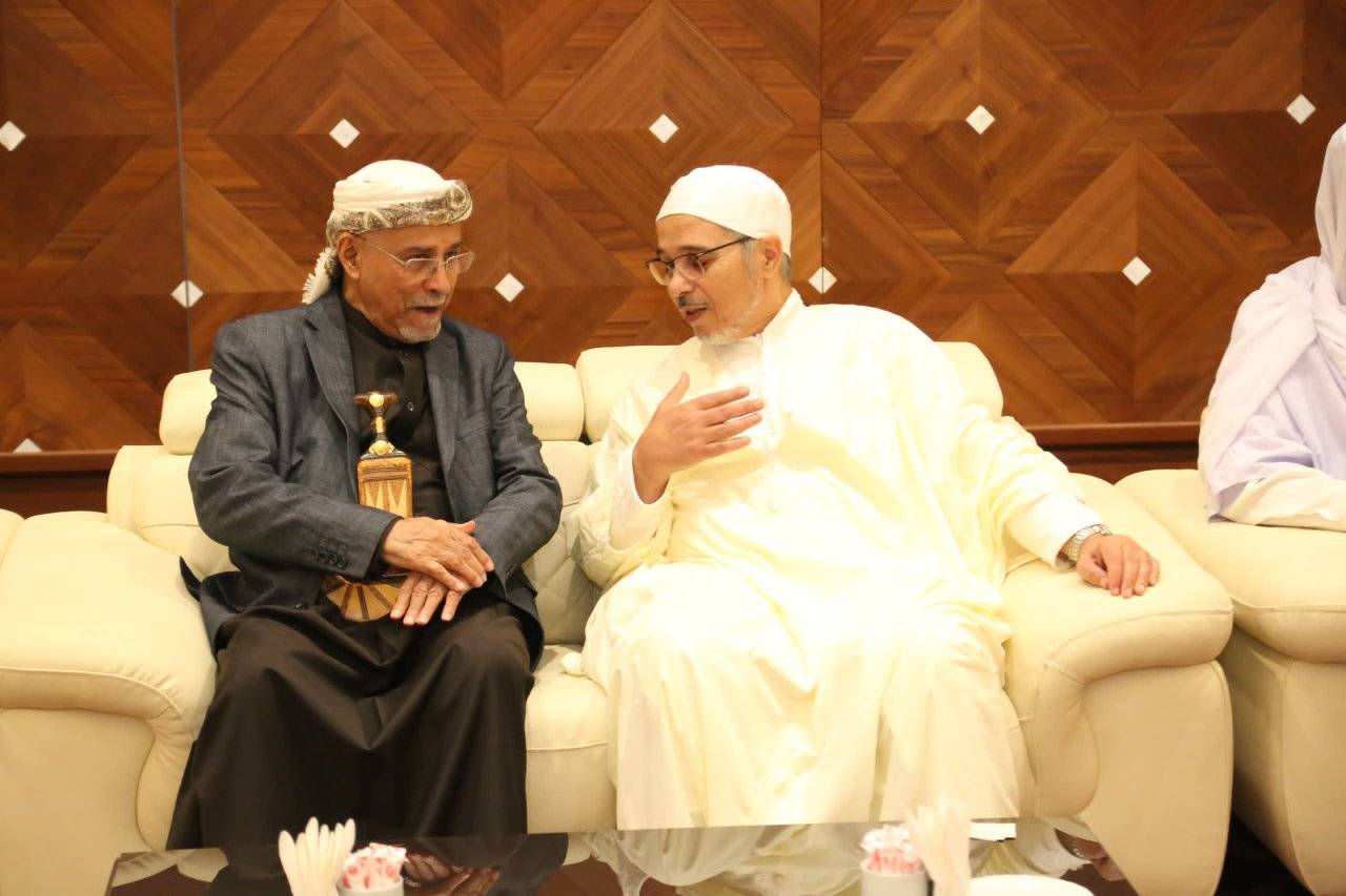 رئيس المجلس الاسلامي الاعلى  في سفارة عمان