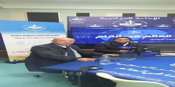 الدكتور محمد بوجلال ينشط حصة إذاعية عبر إذاعة الجزائر الدولية