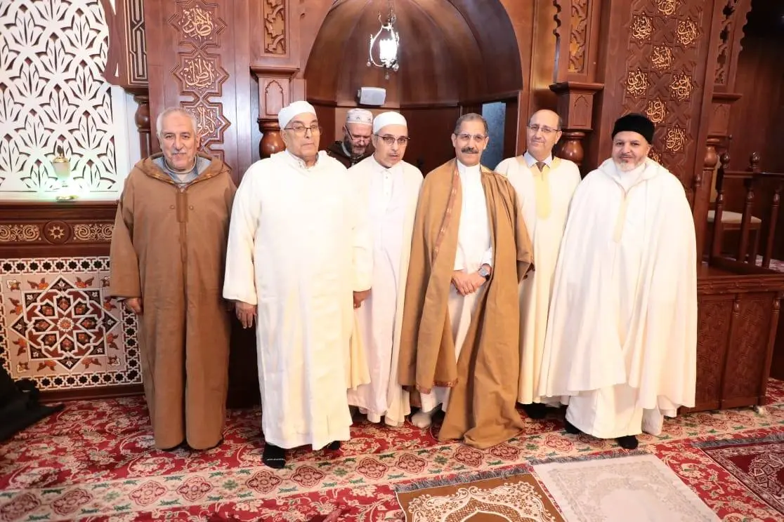 السيد رئيس المجلس الإسلامي الأعلى رفقة الدكتور كمال بوزيدي في حفل تكريم حفظة القرآن الكريم بمسجد “جعفر بن أبي طالب” ببلدية بوقرة في ولاية البليدة