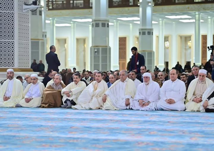 السيد رئيس المجلس الإسلامي الأعلى يشارك في حفل تكريم أهل القرآن برحاب جامع الجزائر