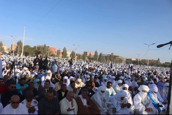 الأستاذ أحمد بن مالك، يأطير صلاة عيد الفطر المبارك بـ “مصلى العيدين” بولاية تمنراست.