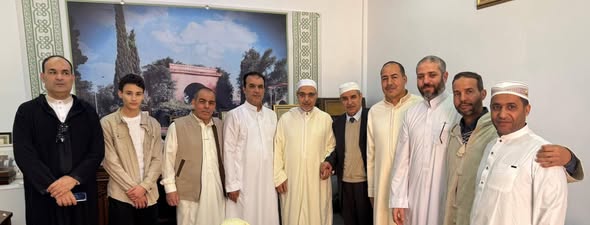 من عبق مدينة الأغواط.. أعيان المدينة ووجهاؤها يؤدون واجب التهاني بالعيد للأستاذ الدكتور مبروك زيد الخير رئيس المجلس الإسلامي الأعلى