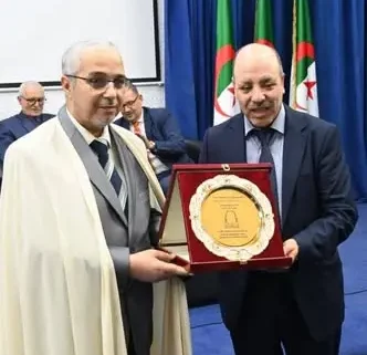 السيد رئيس المجلس الإسلامي الأعلى رفقة السيد المدير العام للمدرسة الوطنية للإدارة